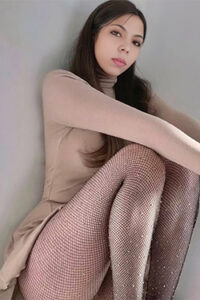 Marisa Escort Berlin sensuelle et mince séduit lors d'un flirt secret avec un érotisme délicat des pieds