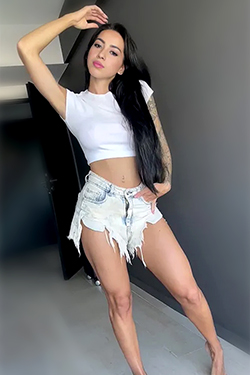 Escort Hure Tenea à Berlin avec des seins voluptueux aime le sexe sans fin